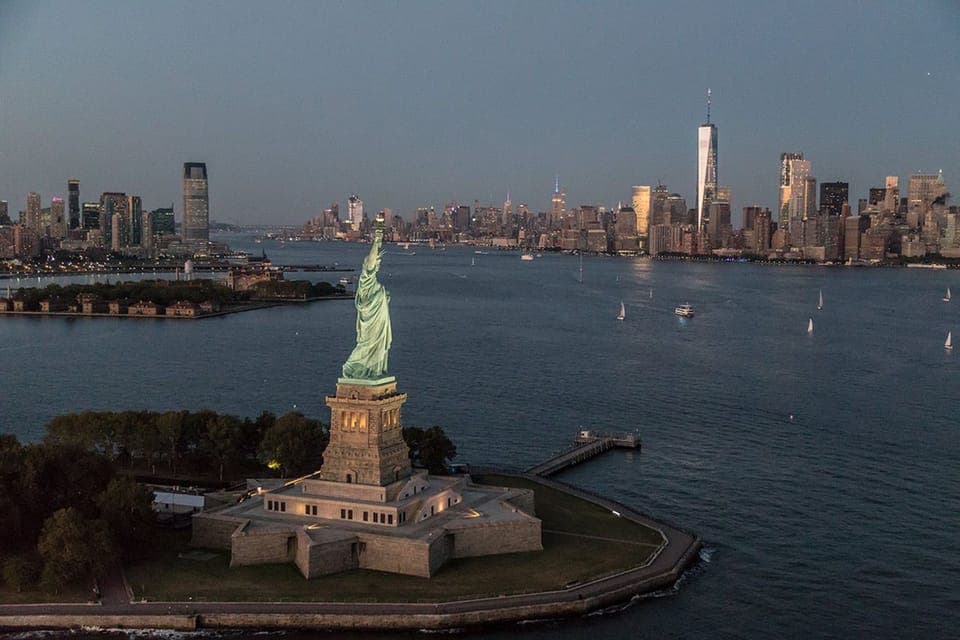 From Westchester: NYC Private Helicopter Tour for Couples Gallery Image 4