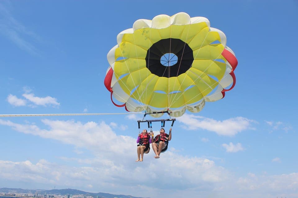 Parasailing with 360º Panoramic Skyline Views - Image 1