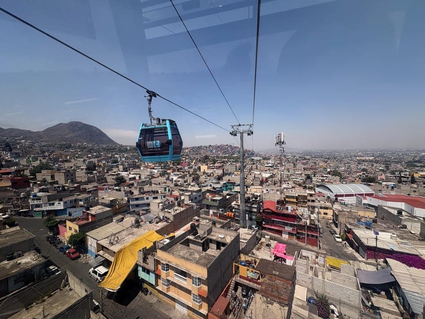 Cable car and Street Art Tour Gallery Image 4