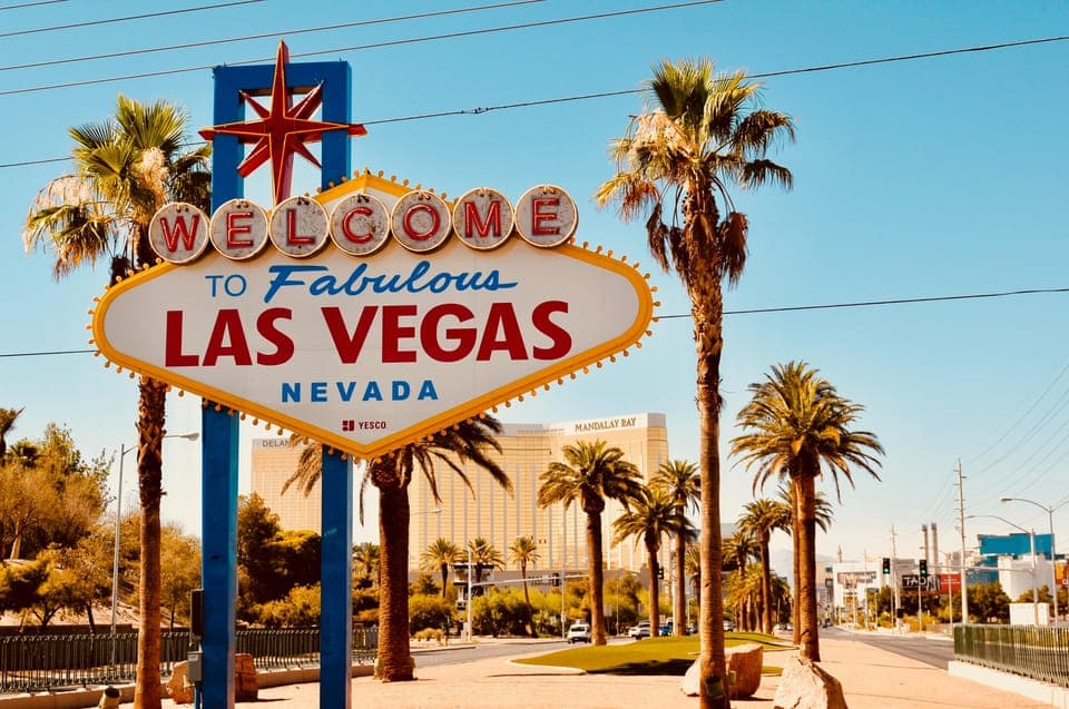 Vegas Highlights: Neon Lights & Desert - Audio Driving Tour Gallery Image 2