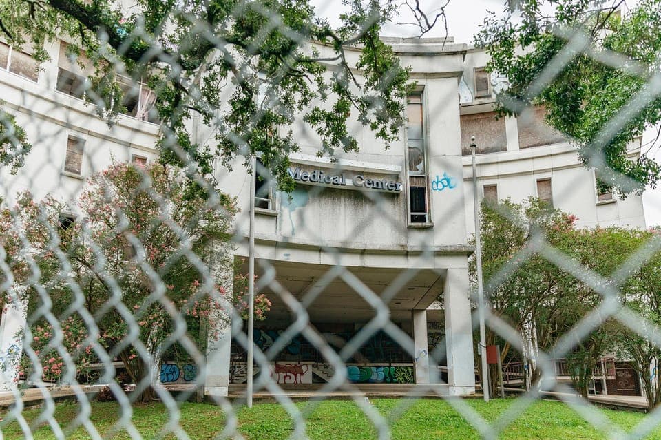 Dead of Night Ghosts and Cemetery Bus Tour Gallery Image 3