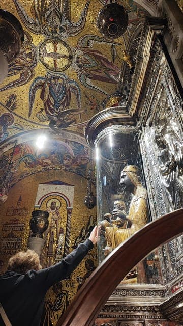 Montserrat Small Group Tour with Train and Cable Car Gallery Image 3