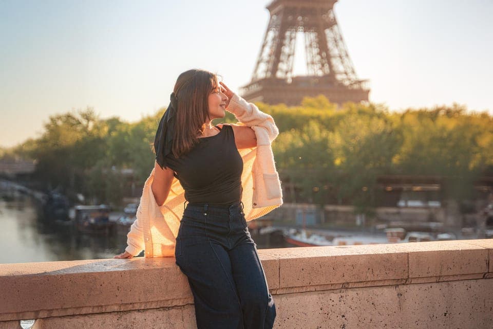 Professional Photoshoot with the Eiffel Tower Gallery Image 3
