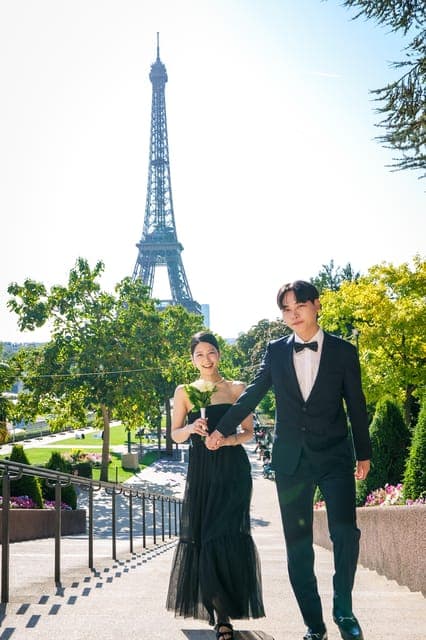 Paris Photoshoot: Eiffel Tower Exclusive Private Experience Gallery Image 3