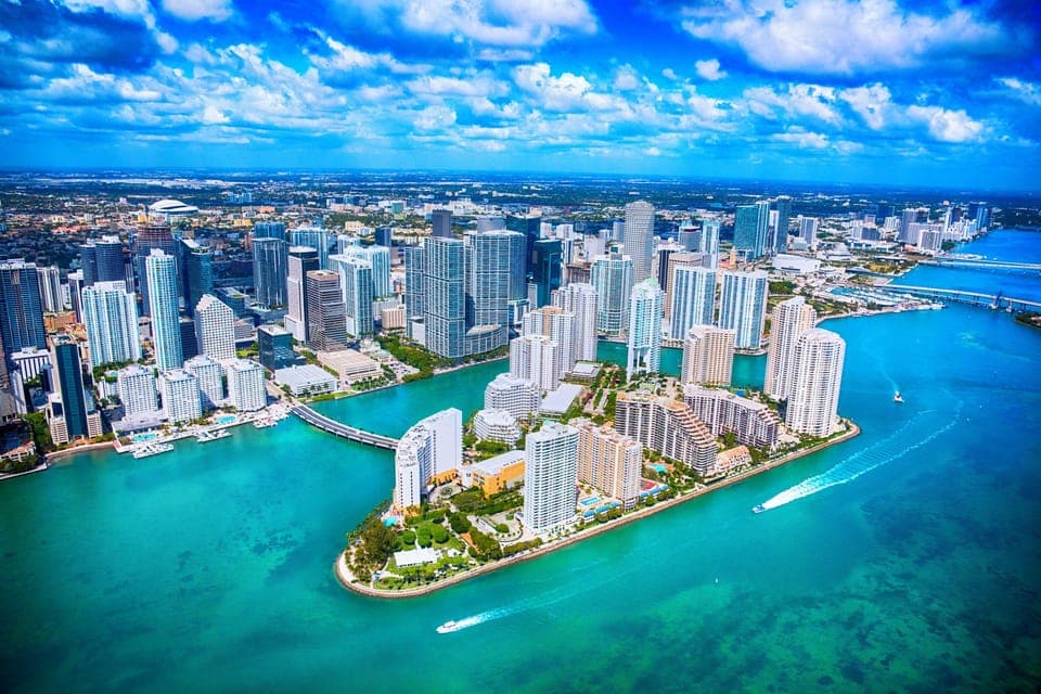 Miami: Celebrity Homes Boat Tour with Guide Gallery Image 4