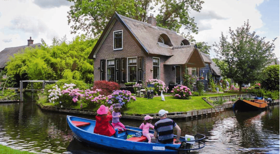 Giethoorn Guided Day Trip with Canal Cruise Gallery Image 3