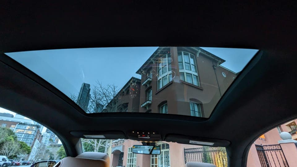 Custom Private Tour in a Luxurious Mercedes Gallery Image 4