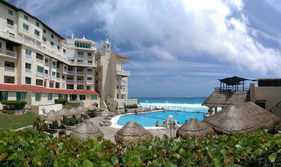 Private Shuttle Cancun Plaza Condo Hotel to CUN Airport Gallery Image 2