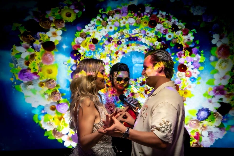 Elvis Wedding with Las Vegas Sign Photos Included Gallery Image 2