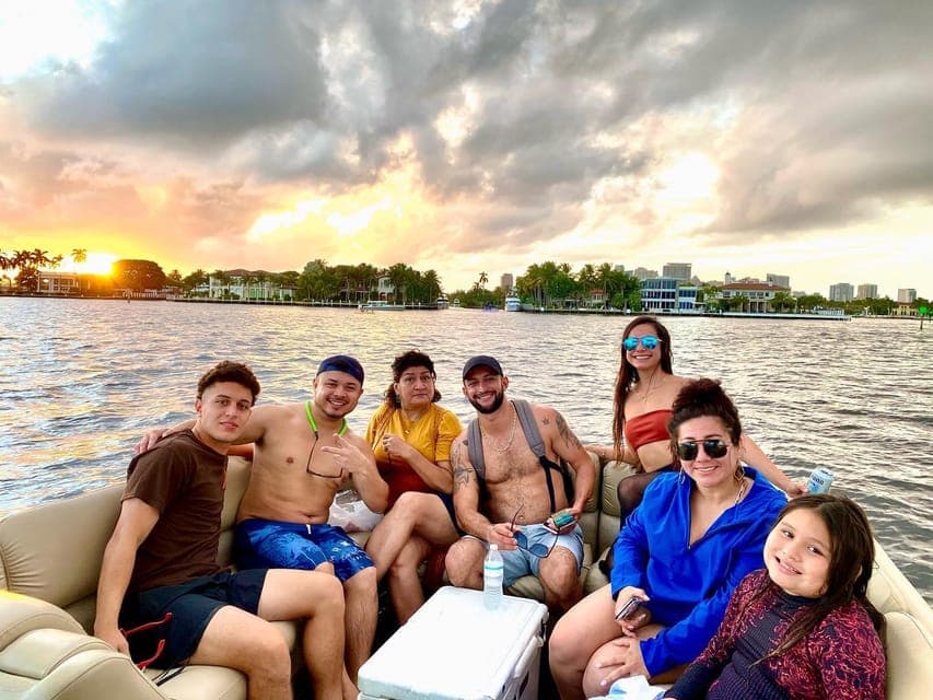 Private Pontoon Boat w/ Captain, Private up to 12ppl Gallery Image 2