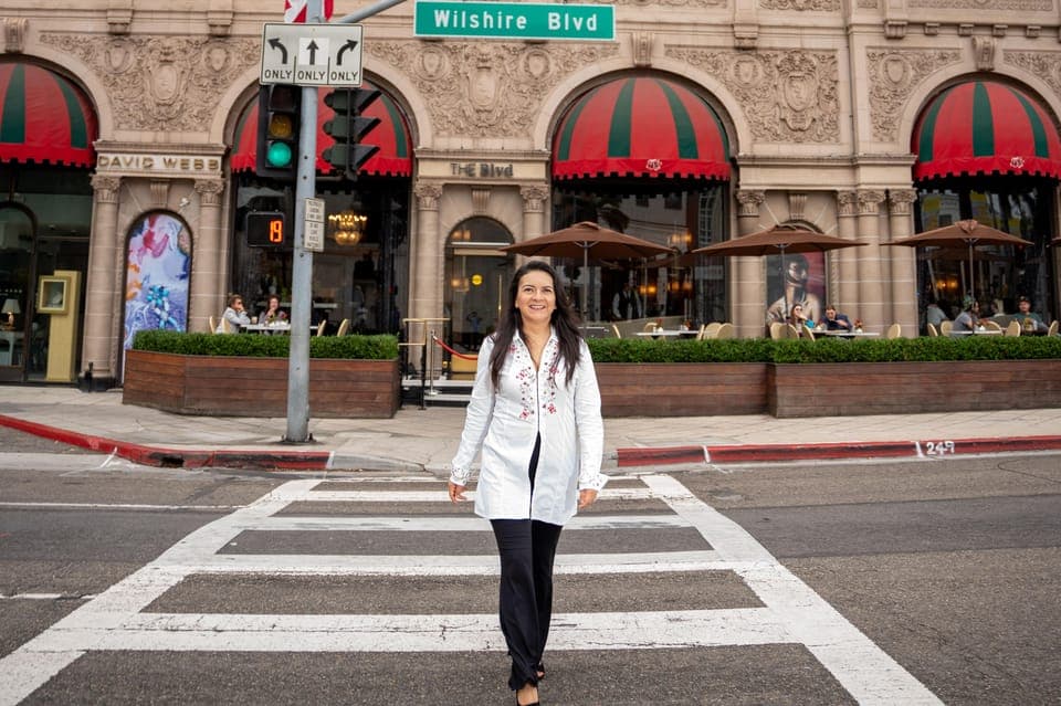 Beverly Hills: Photoshoot with Edited Images Gallery Image 3