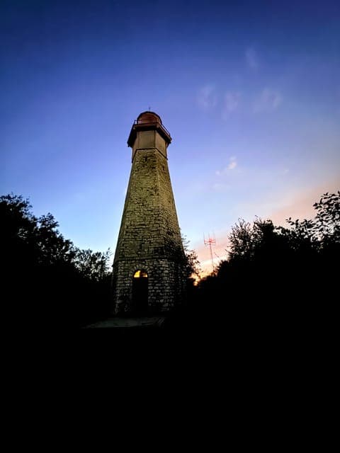 Walk on Toronto Islands with Photos and View of City Lights Gallery Image 2