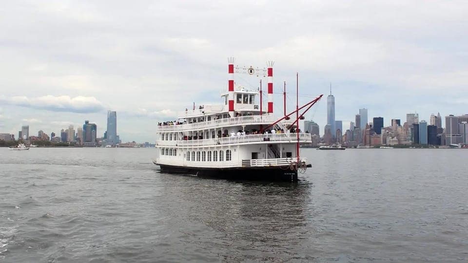 Liberty Belle NYC New Year's Eve Party Gallery Image 1
