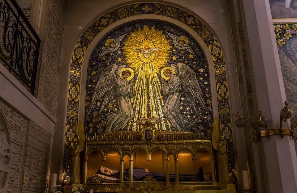 Chapel of Our Lady of the Miraculous Medal Paris Guided Tour Gallery Image 3