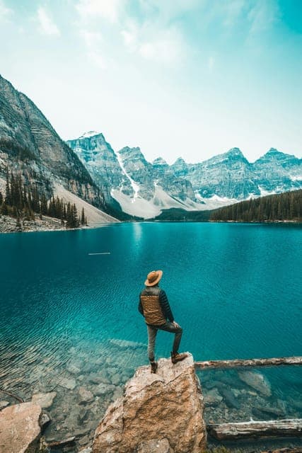 Lake Louise,Moraine,Emerald Lake,Johnston Canyon & BanffTour - Image 7