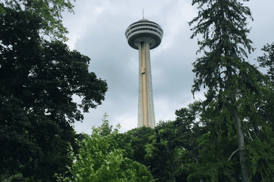 Toronto and Niagara Falls: Full-Day City and Nature Tour Gallery Image 4