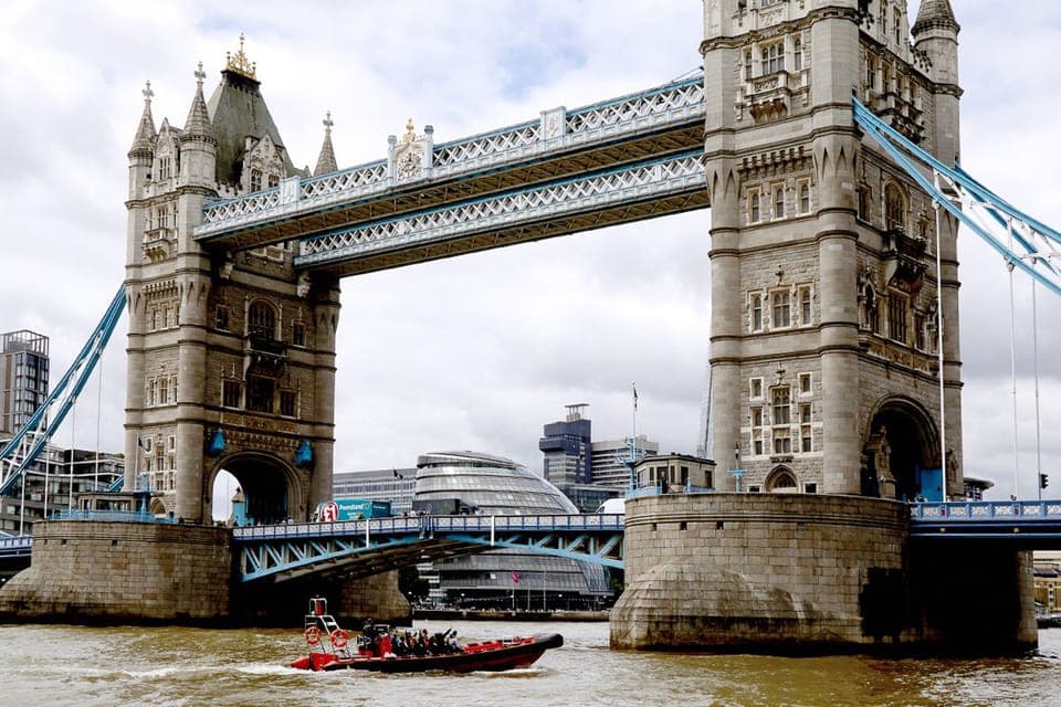 23. Speedboat Tour Through Heart of the City - Image 23