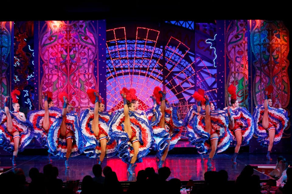 Moulin Rouge Dinner Show, Champagne, and Transport Gallery Image 4