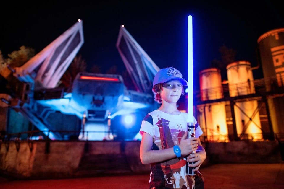 4. Walt Disney World Tickets with Park Hopper - Image 4