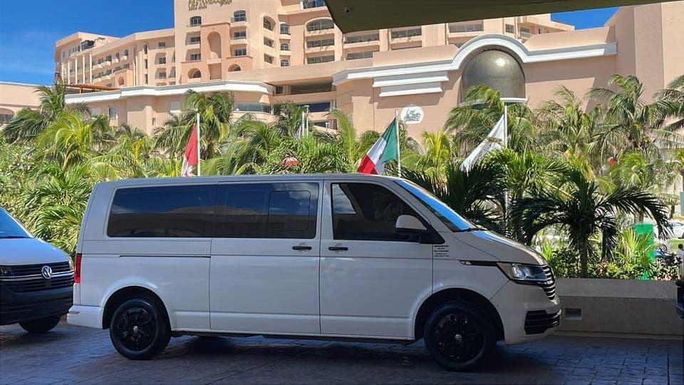 Private Shuttle Cancun Plaza Condo Hotel to CUN Airport Gallery Image 3