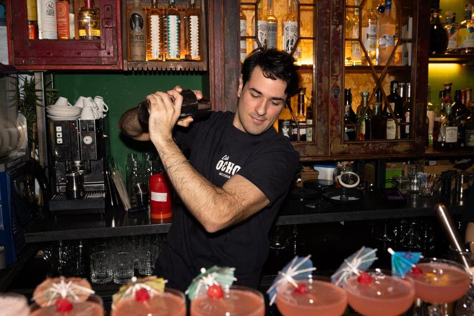 Cocktail Workshop with Welcome Drink Gallery Image 1