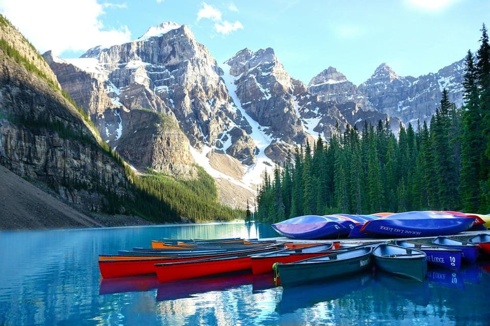 Lake Louise,Moraine,Emerald Lake,Johnston Canyon & BanffTour Gallery Image 4