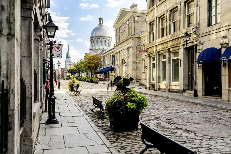 44. Montréal: Old Town Small Group Guided Walking Tour - Image 44