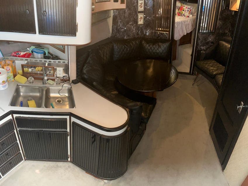 Luxurious 40ft Yacht Charter Gallery Image 2