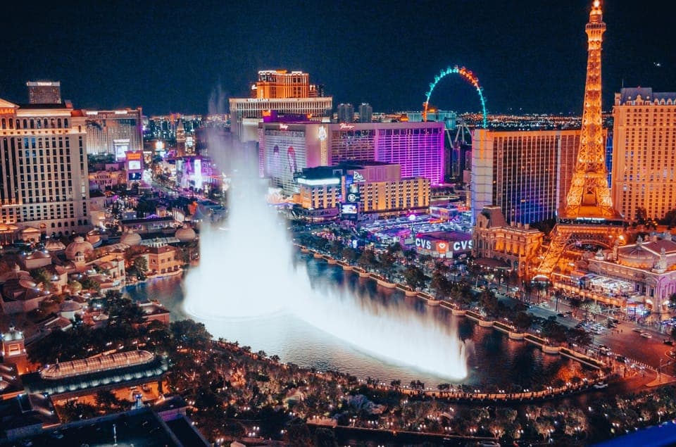 Helicopter Tour of the Strip with Window Seats - Image 6