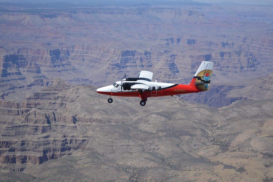 Roundtrip Flight to Grand Canyon & Hummer Tour - Image 3