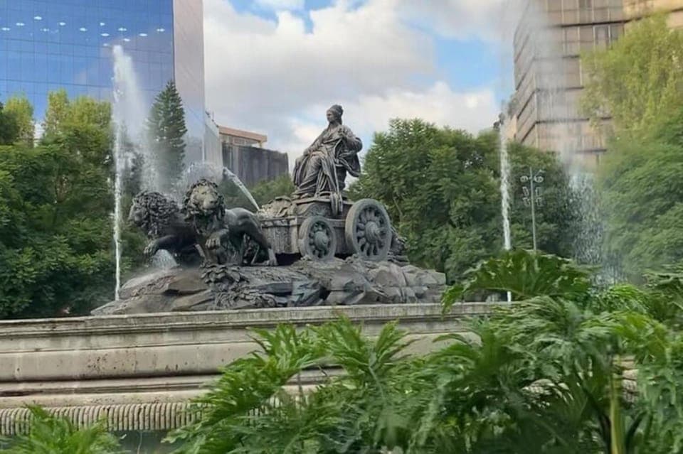 Guided Bike Tour of Culture and Local Taste - Image 1