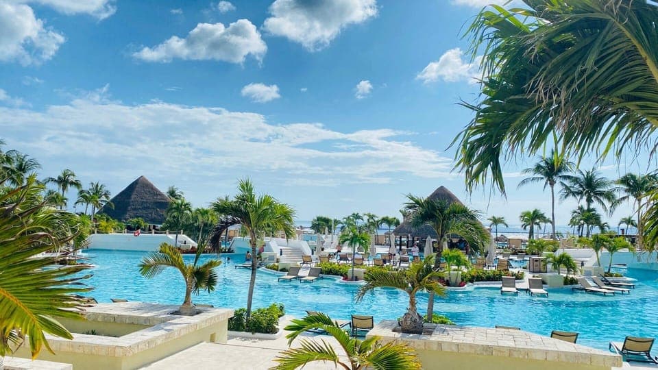 Private Shuttle Moon Palace Sunrise Cancun to CUN Airport Gallery Image 2