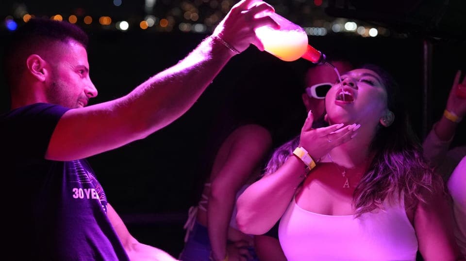 #1 All inclusive Hip Hop Boat Party in Miami Gallery Image 2