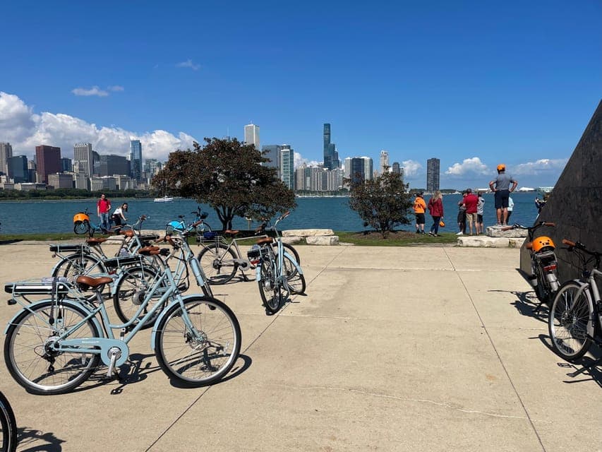 Lakefront, Parks, and Museums E-Bike Tour Gallery Image 2