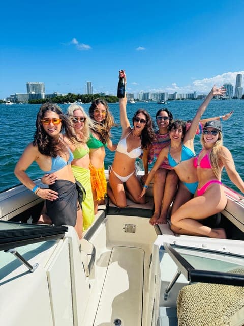 Guided Boat Tour with Champagne Gallery Image 2