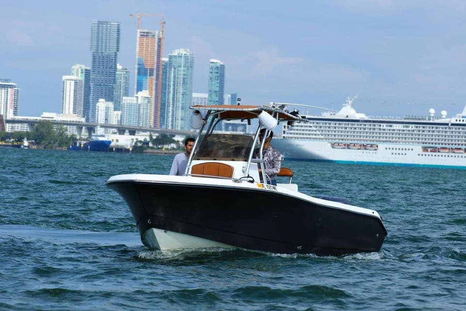Miami's Unique Private Boat Tour: Discover & Enjoy Your Way Gallery Image 3