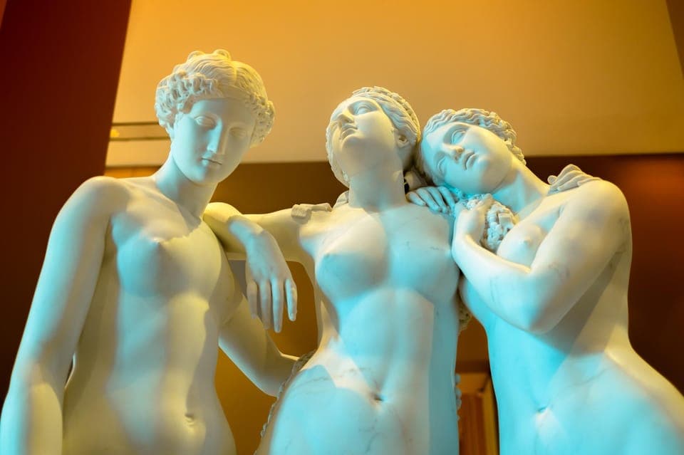 Mona Lisa & Treasures: 6-people Max Louvre Experience Gallery Image 2