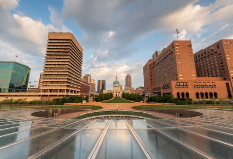St. Louis Skyline & Stories: 2-Hour Private Walking Tour Gallery Image 3