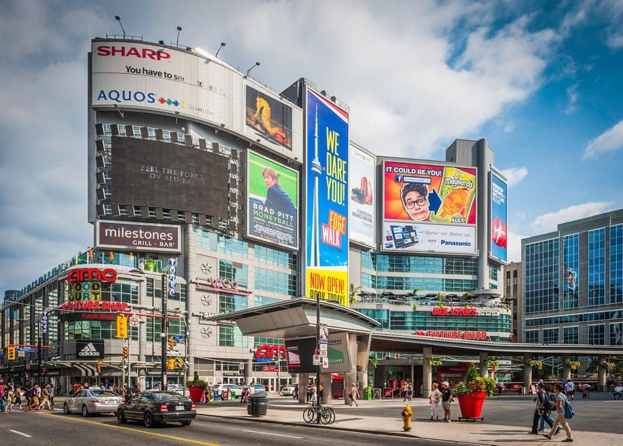 27. Toronto Couples Private Tour: Bustling Squares, Serene Parks - Image 27