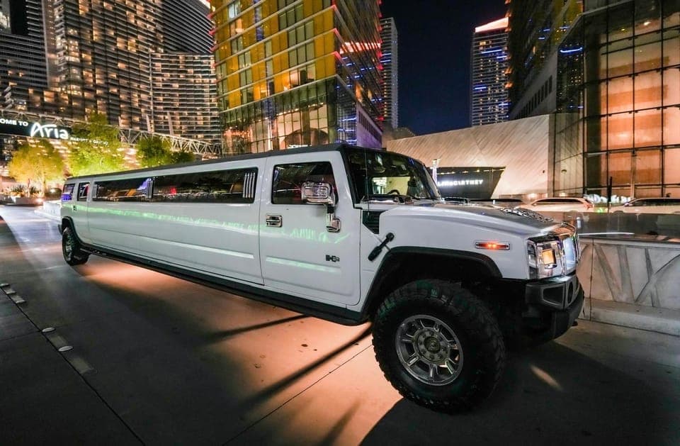 Las Vegas Limo Tour with Champagne and Nightclub Entry Gallery Image 3