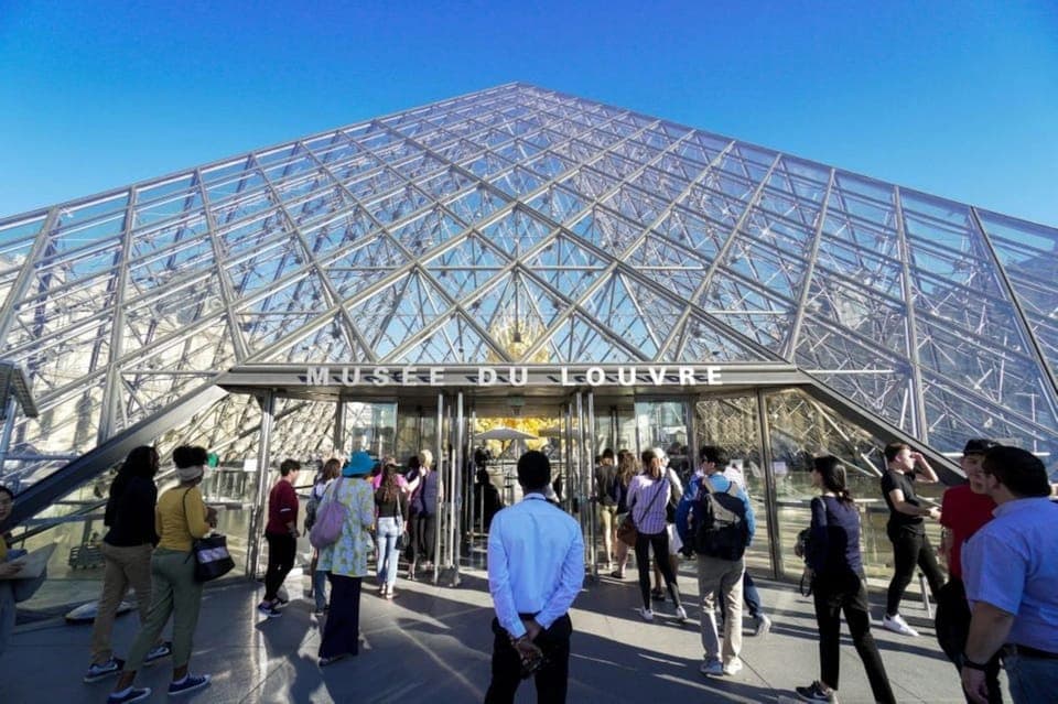 Louvre Museum Ticket & Mona Lisa Digital Audio Guide Gallery Image 3
