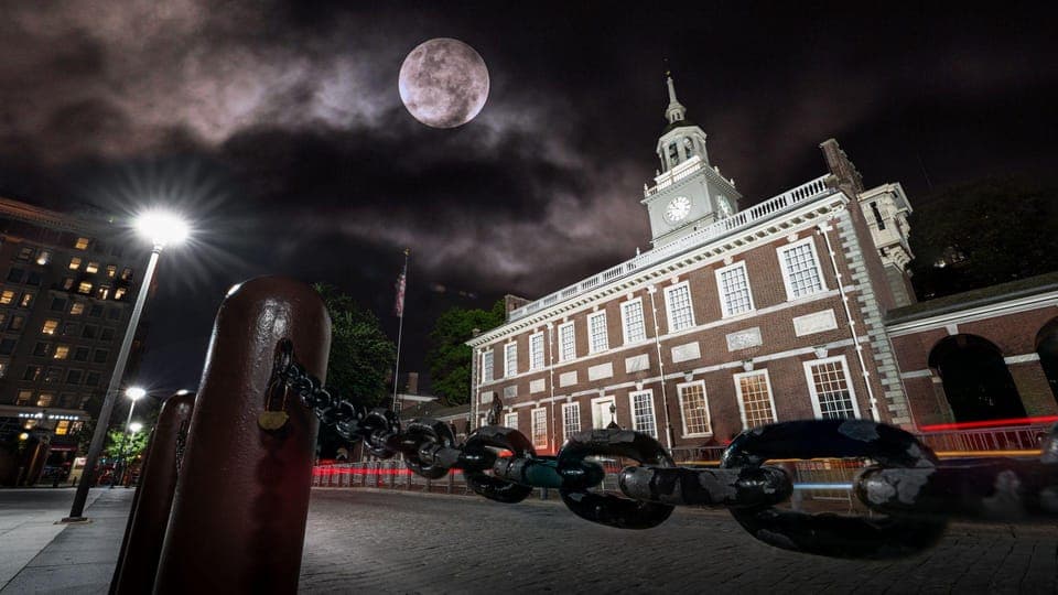 Ghosts, Boos, and Booze Haunted Pub Crawl Gallery Image 2