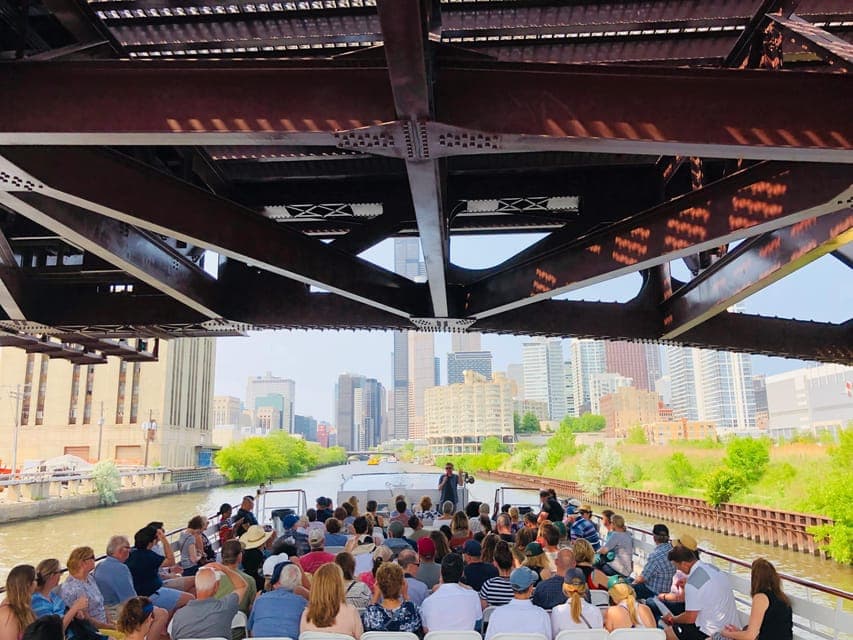 Chicago River 90-Min Architecture Boat Tour - Image 4