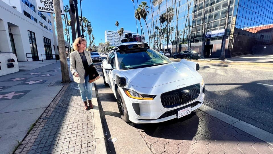 20 Minute Self-Driving Way-Moh Car Experience Gallery Image 4