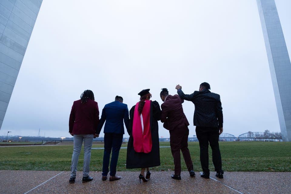 5. Gateway Arch and Old Court House Photoshoot - Image 5