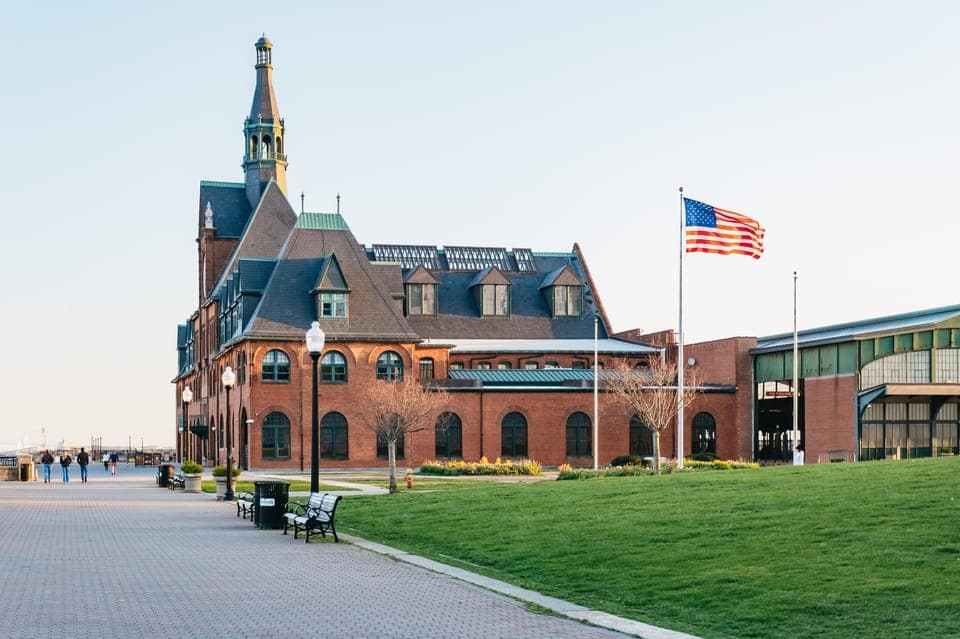 City Skyline Sightseeing Bus Tour at Night Gallery Image 4