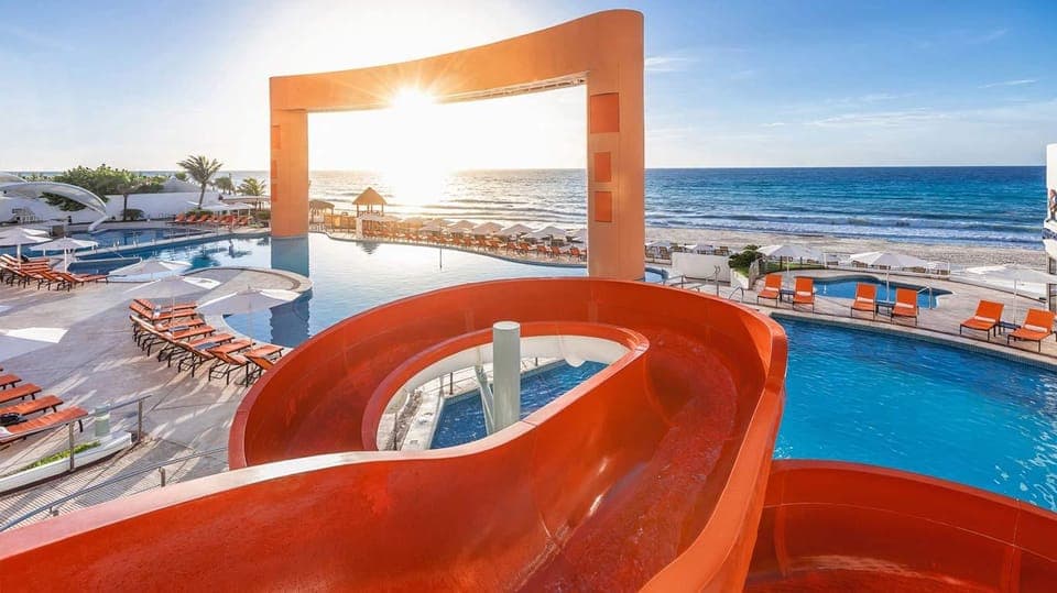 Private Shuttle from CUN Airport to Beach Palace Resort Gallery Image 3