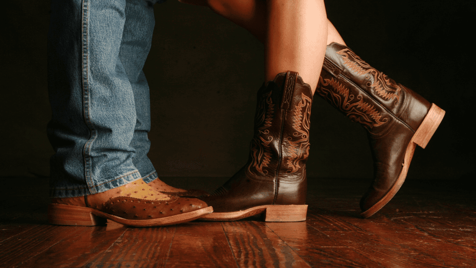 Country Bar Crawl by Party Bus w/ Mixed Drinks Gallery Image 2