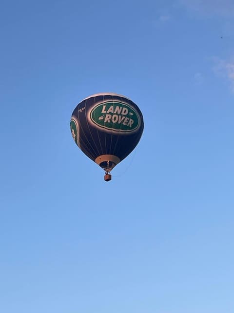 South of Paris: hot air balloon flight Gallery Image 4