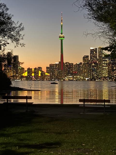Walk on Toronto Islands with Photos and View of City Lights Gallery Image 3